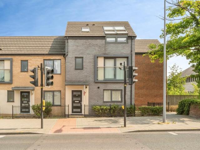 House for sale in Hyde Park, South Yorkshire