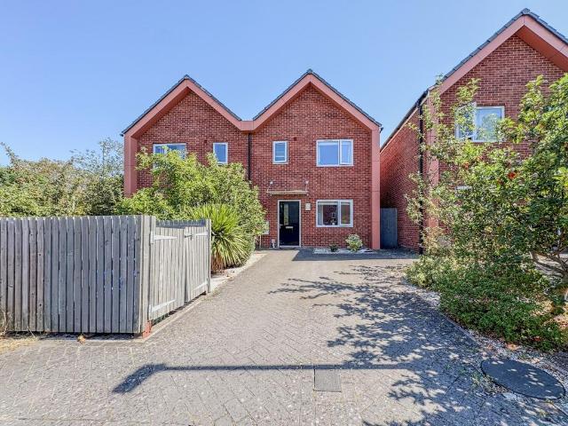House for sale in Feckenham, City Of Bristol