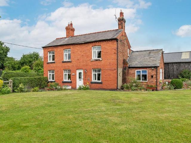 House for sale in Kingsley, Cheshire