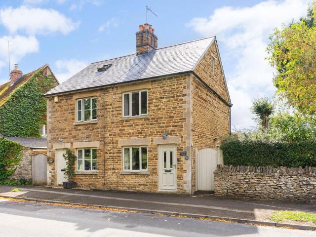 House for sale in King's Sutton, West Northamptonshire