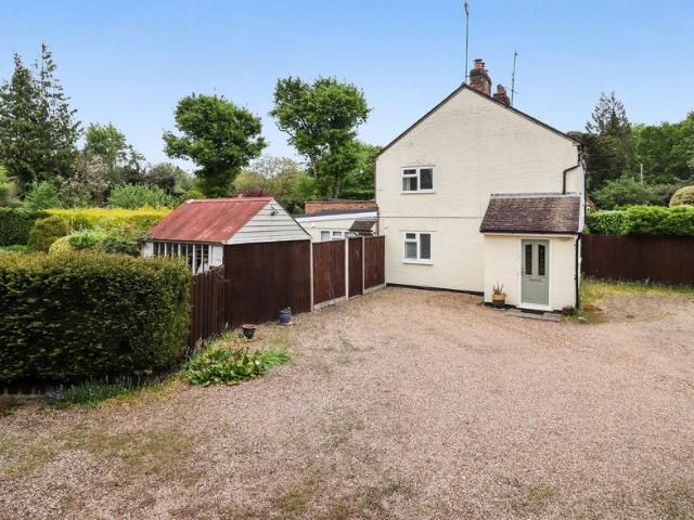 House for sale in Heol-las, Surrey