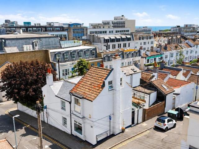 House for sale in Round Hill, Brighton & Hove