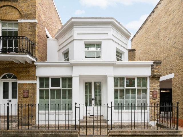 House for sale in Elephant and Castle, Greater London