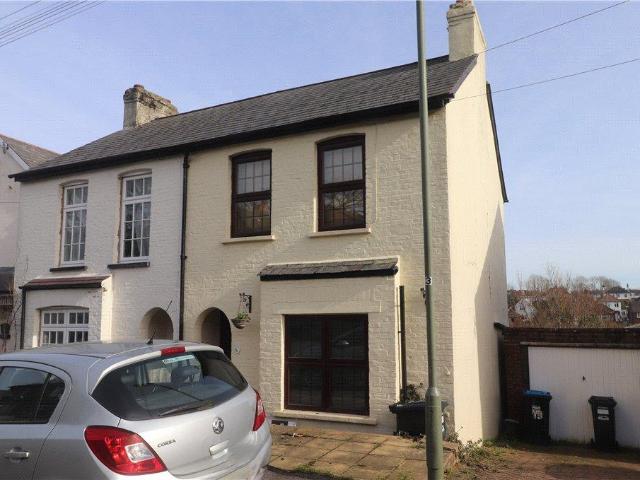 House for sale in Caterham on the Hill, Hillview