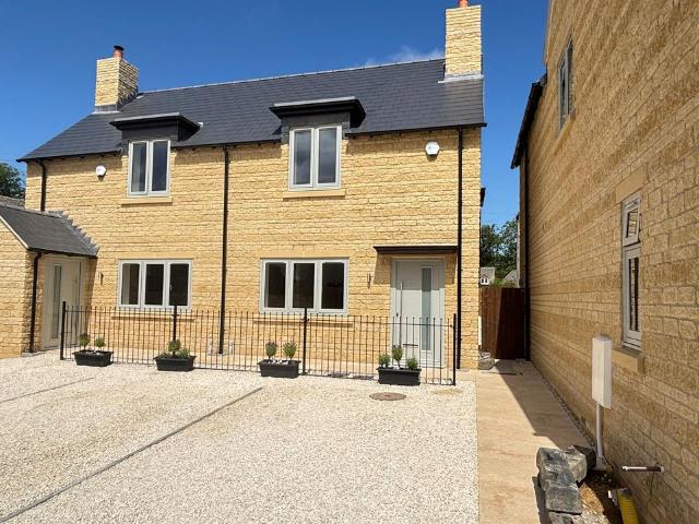 House for sale in Fossebridge, Gloucestershire
