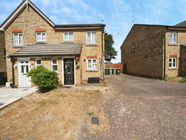 House for sale in Woodside Estate, Houghton Regis