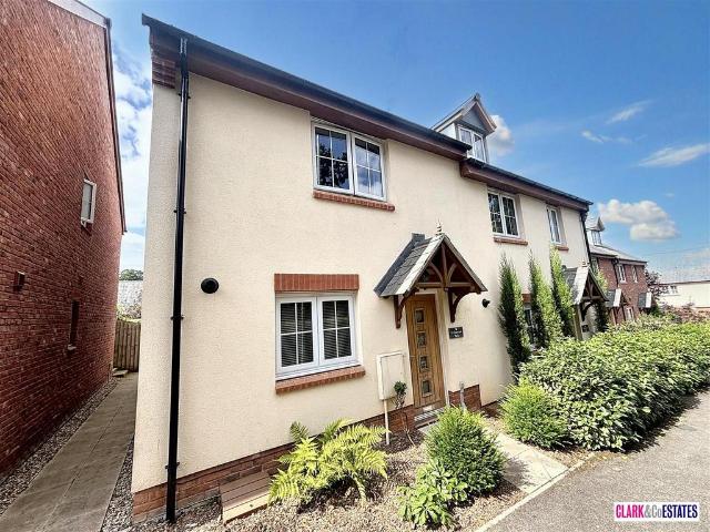 House for sale in Clyst St. George, Budlake