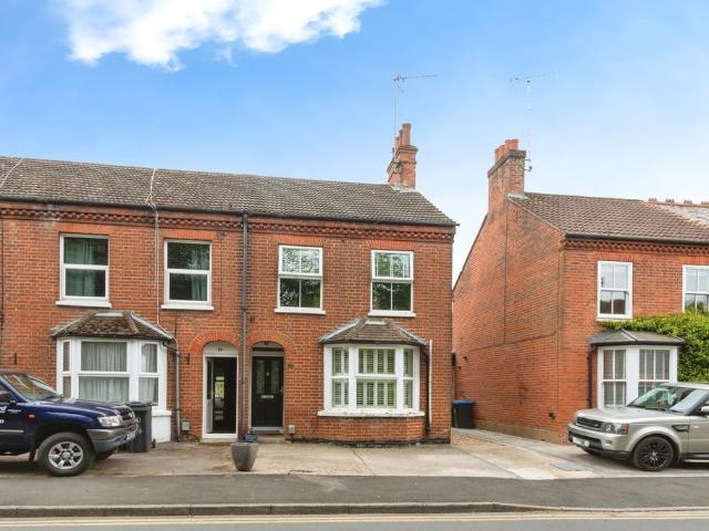 House for sale in Old Dean, Heol-las