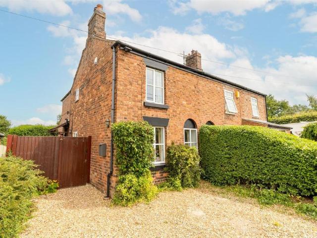 House for sale in Kingsley, Cheshire