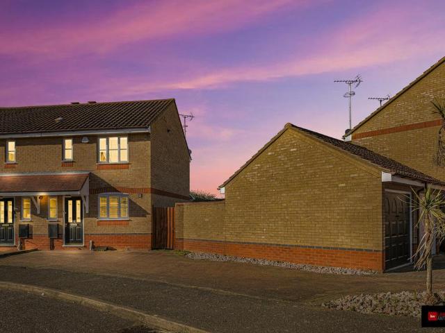 House for sale in Bird Estate, Barling