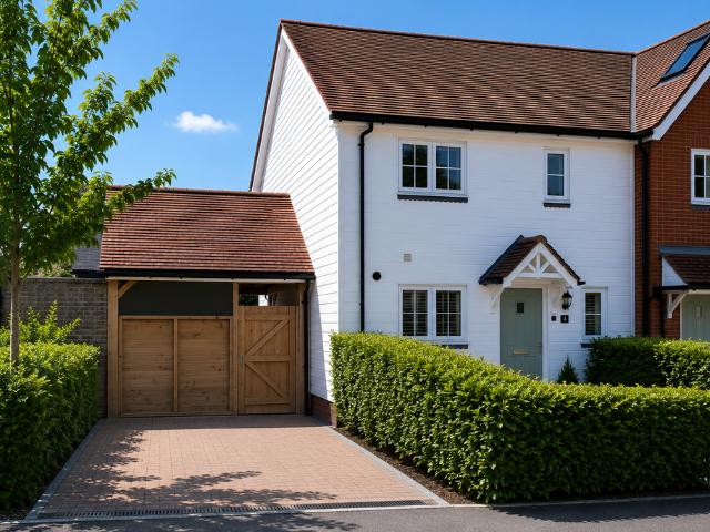 House for sale in Allington, Midway