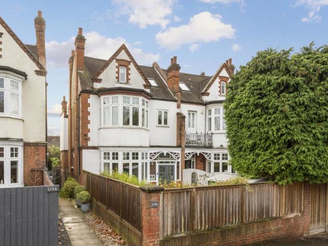 House for sale in London Borough of Merton, Raynes Park