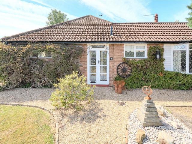 House for sale in Farsley, West Yorkshire