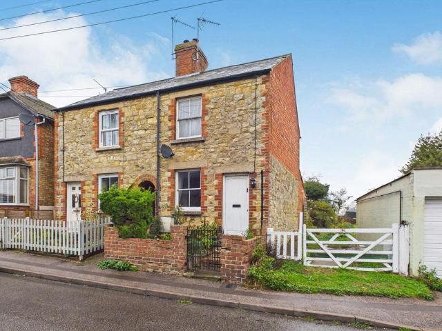 House for sale in Potterspury, West Northamptonshire