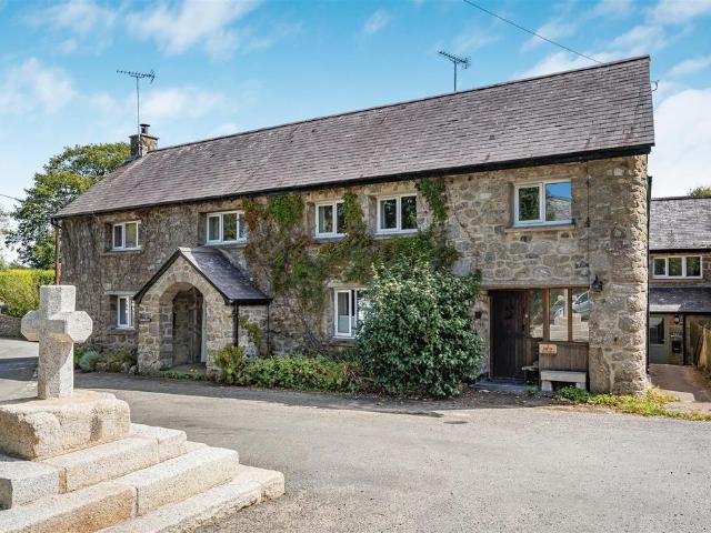 House for sale in Weir Quay, Devon