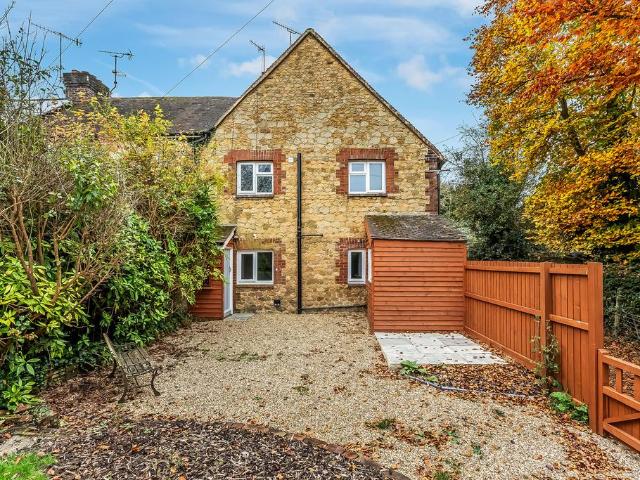 House for sale in Oxted, Hillview