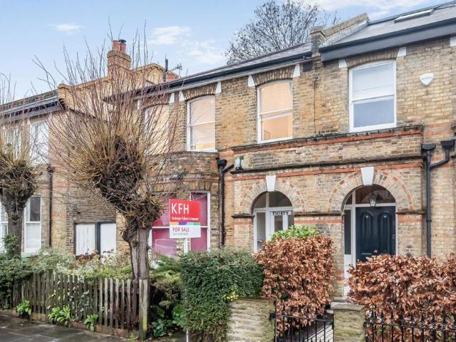 Flat for sale in East Dulwich, Greater London