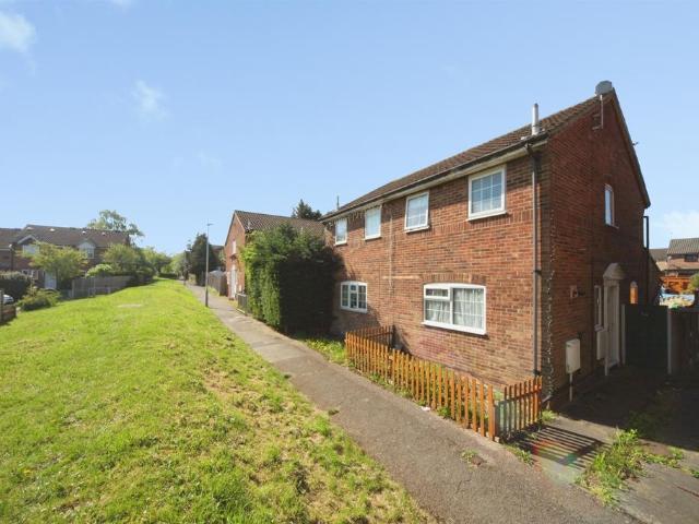 House for sale in Lewsey Farm, Luton
