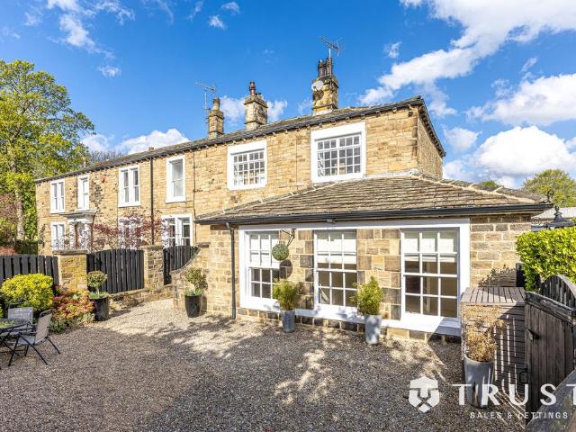 House for sale in Firthcliffe, Roberttown