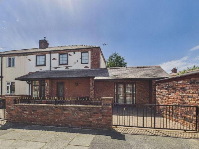 House for sale in Barton upon Irwell, Salford