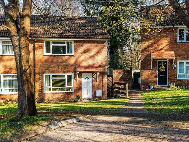 House for sale in Headley, Pachesham Park