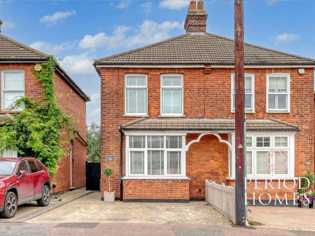 House for sale in Pilgrims' Hatch, Navestock Side