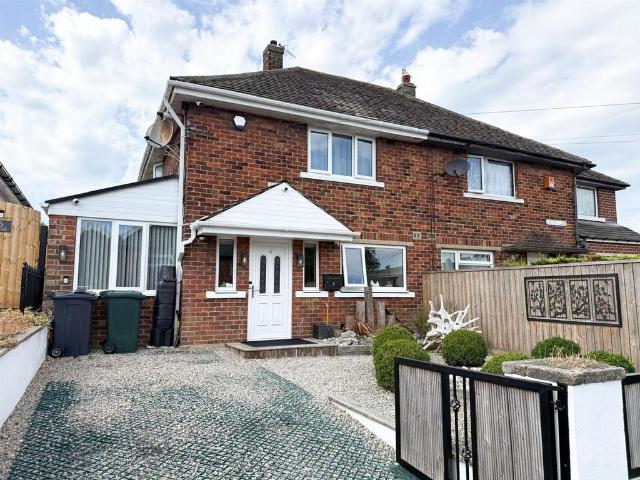 House for sale in Cottingley, West Yorkshire