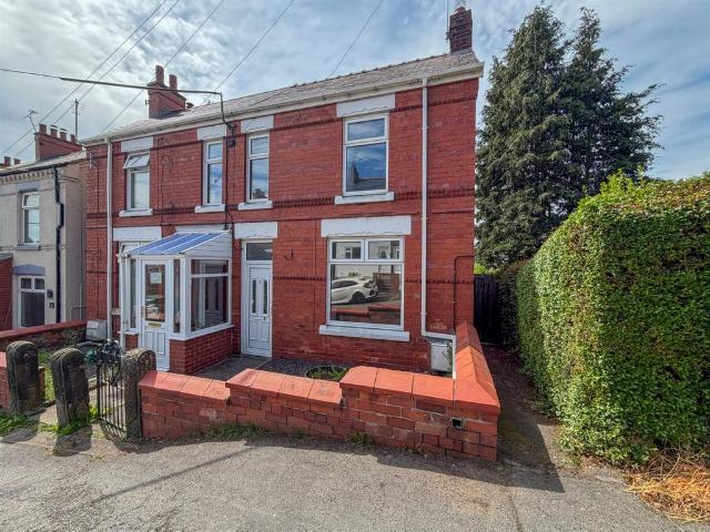 House for sale in Tanyfron, Wales