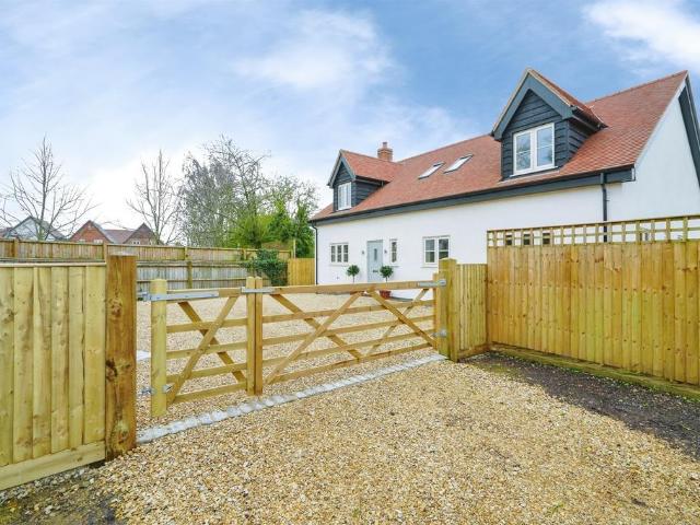 House for sale in Ickford