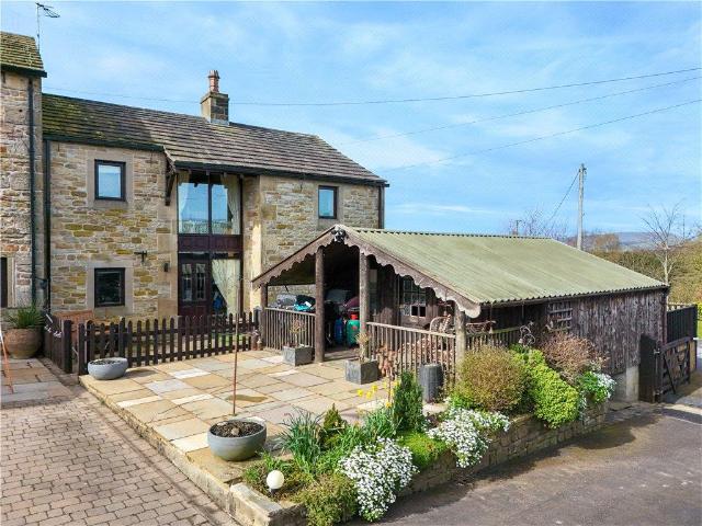 House for sale in Winewall, Higherford