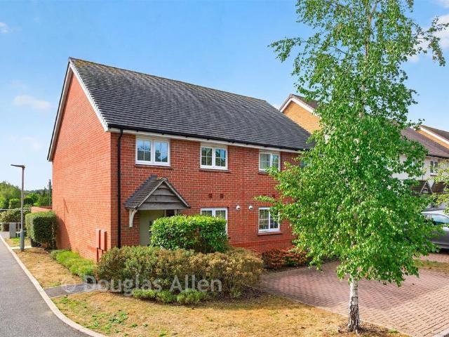 House for sale in Laindon, Essex