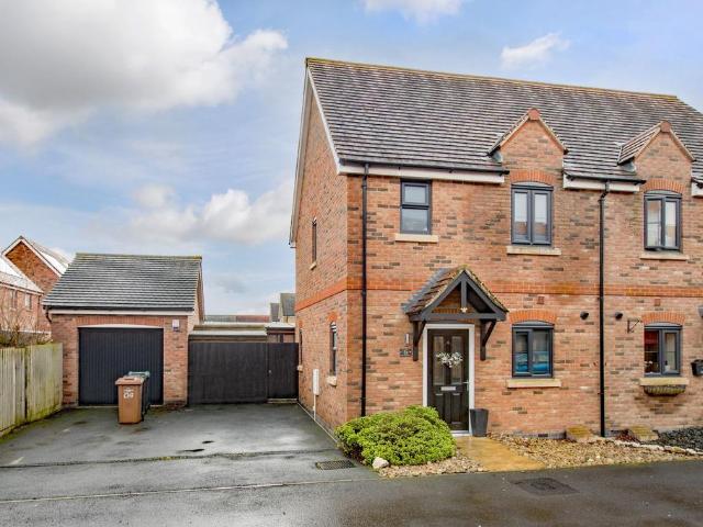 House for sale in Priors Hall Park, Weldon