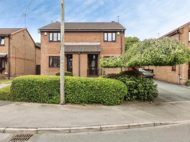 House for sale in Tingley, West Yorkshire