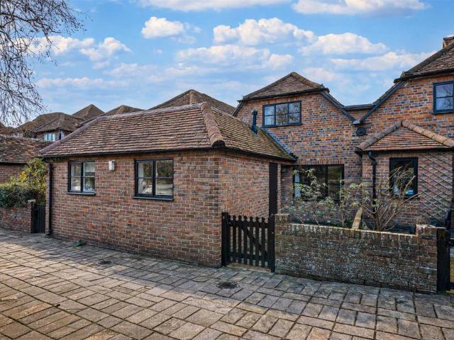 House for sale in Berrick Salome, Oxfordshire