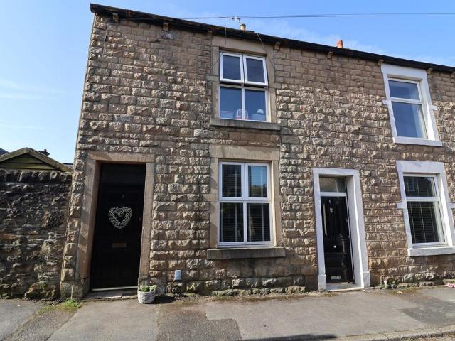 House for sale in Charlesworth, East Midlands