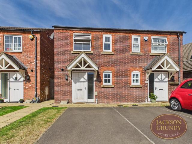 House for sale in Moulton