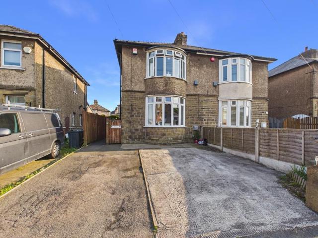 House for sale in Lindley, West Yorkshire