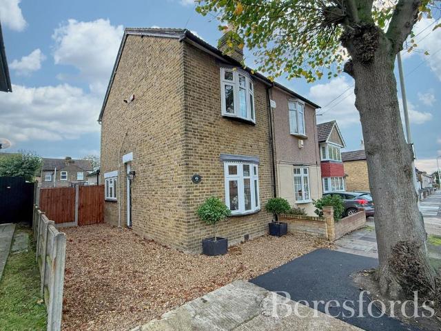 House for sale in Gidea Park, Greater London