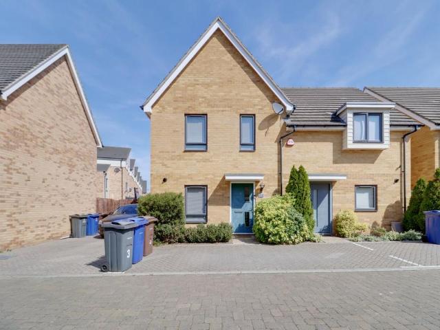 House for sale in Aveley, Essex