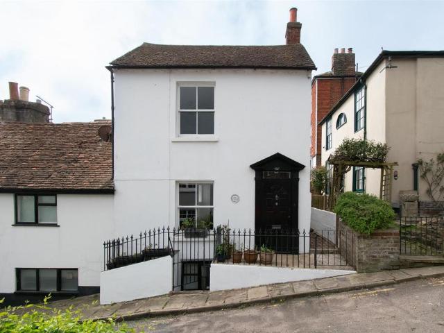 House for sale in Old Town, Guestling Green