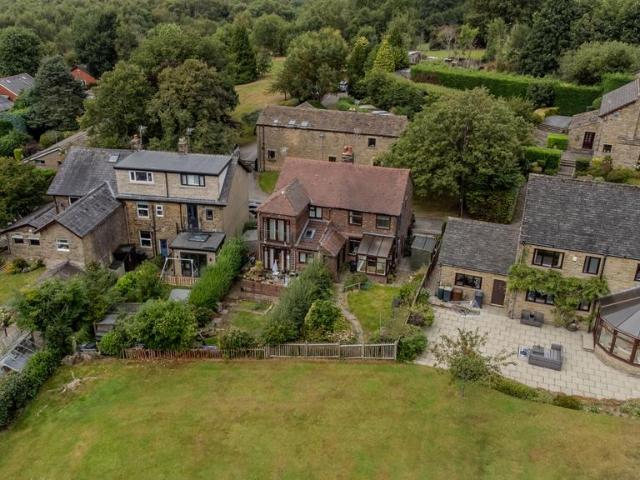 House for sale in Simmondley, Charlesworth