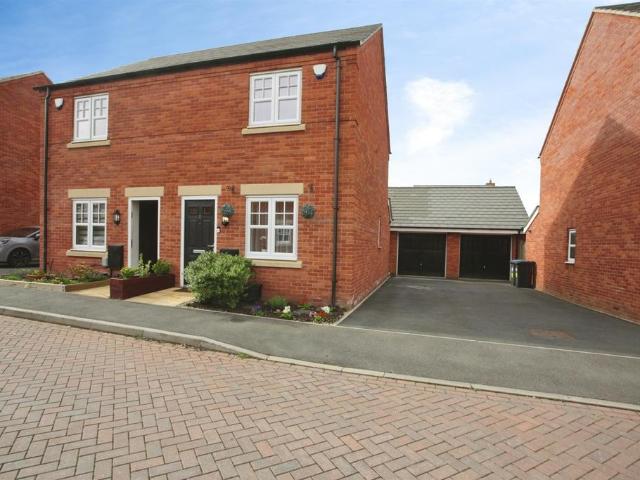 House for sale in Houlton, New Bilton