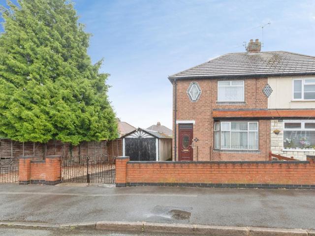House for sale in Whetstone, Pinfold