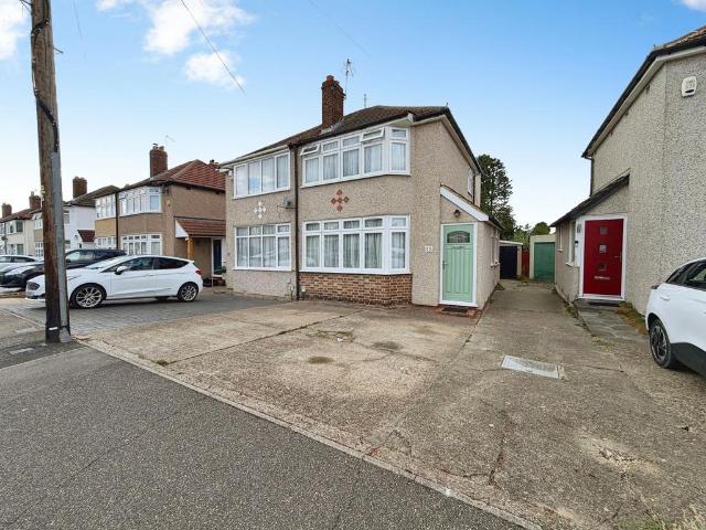 House for sale in Barnehurst, Greater London