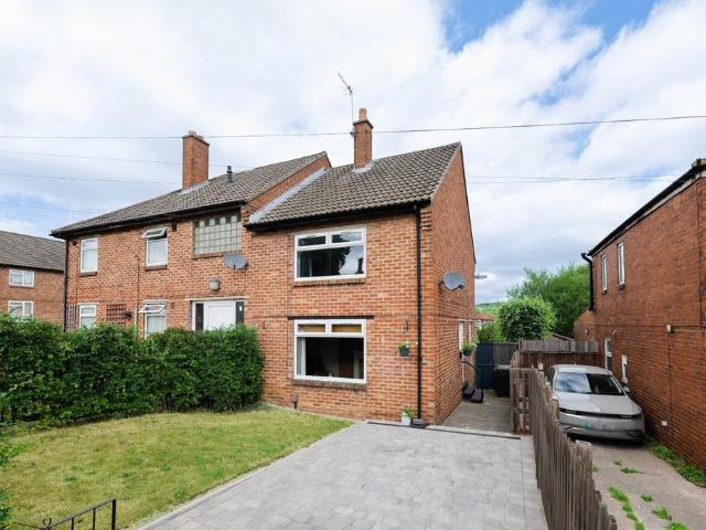 House for sale in Farsley, West Yorkshire