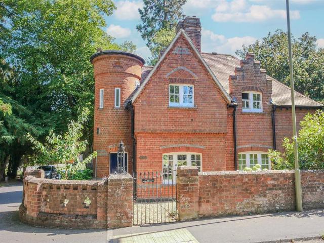 House for sale in Berrick Salome, Oxfordshire