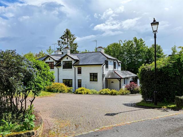 House for sale in Tettenhall, West Midlands