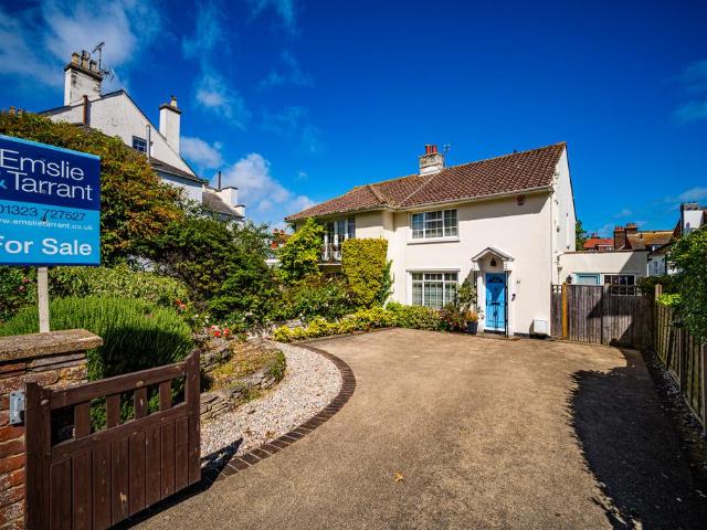House for sale in Holywell, Eastbourne