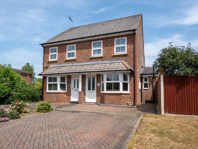 House for sale in Dunstable, Bedfordshire
