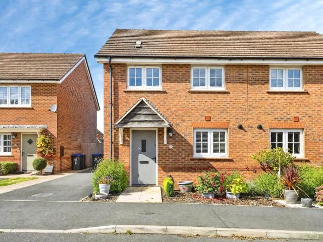 House for sale in Moulton